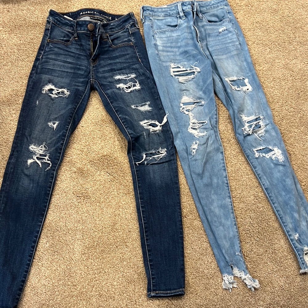 American Eagle size 2 skinny jeans.  Like new condition.